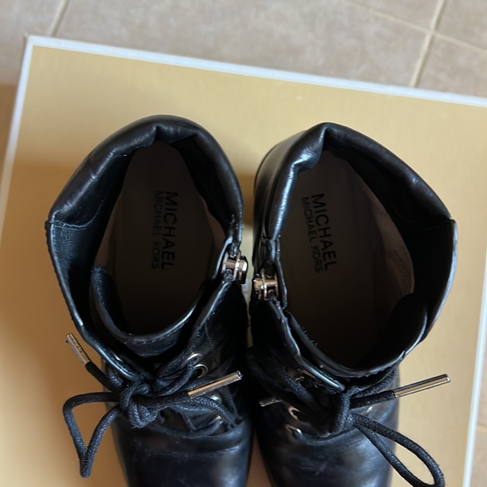 Michael Kors Kim Lace Up Bootie size 8 - Picture 6 of 7